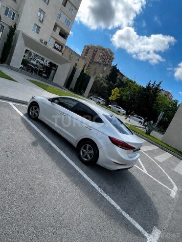 Hyundai Avante-4