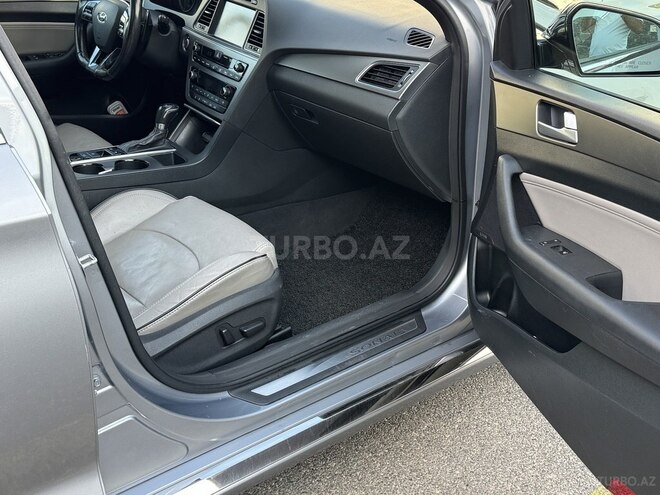 Hyundai Sonata-12