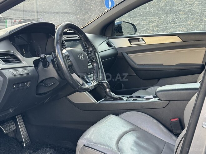 Hyundai Sonata-15