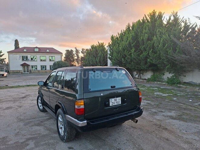 Nissan Pathfinder-2