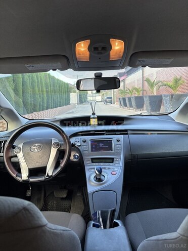Toyota Prius-3