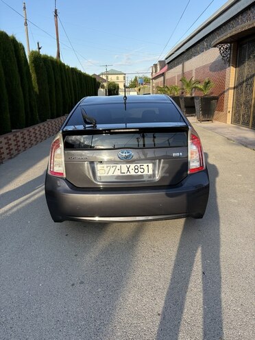 Toyota Prius-2