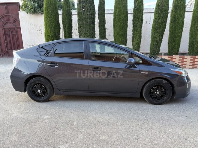 Toyota Prius-4