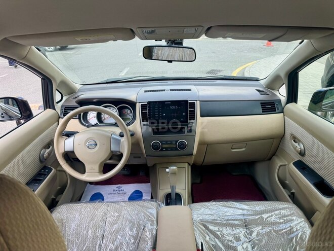 Nissan Tiida-4