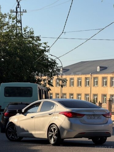 Hyundai Elantra-7