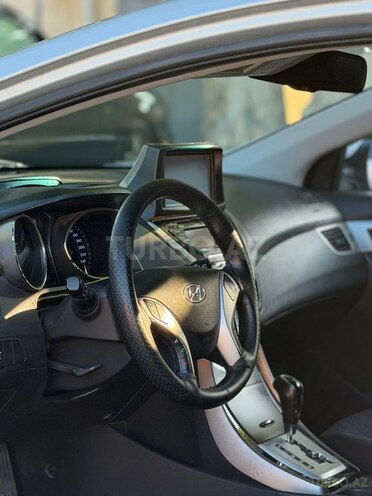 Hyundai Elantra-6
