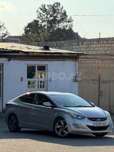 Hyundai Elantra-4