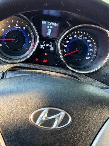Hyundai Elantra-11