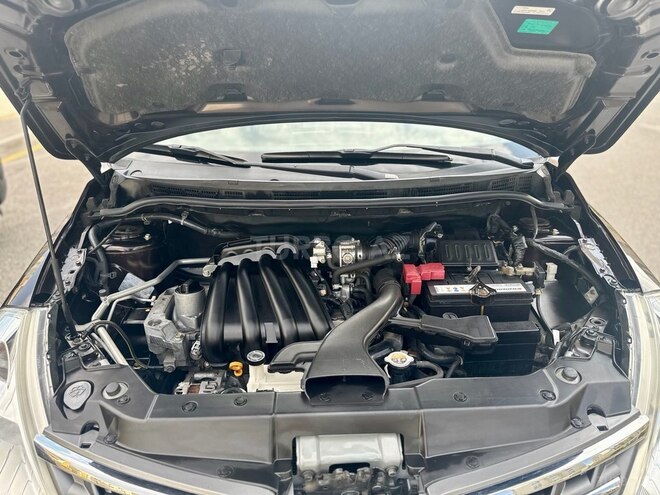 Nissan Tiida-12