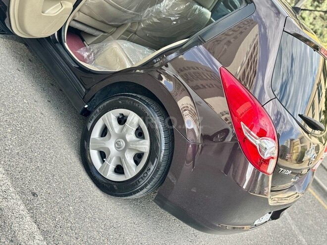 Nissan Tiida-13