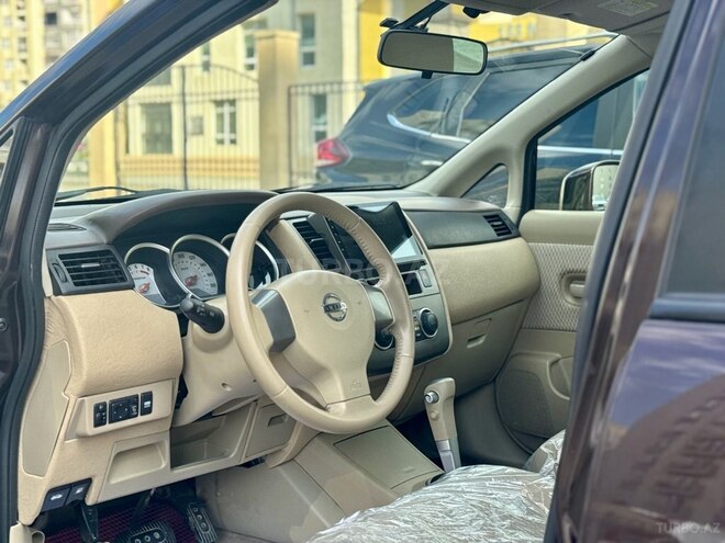 Nissan Tiida-15