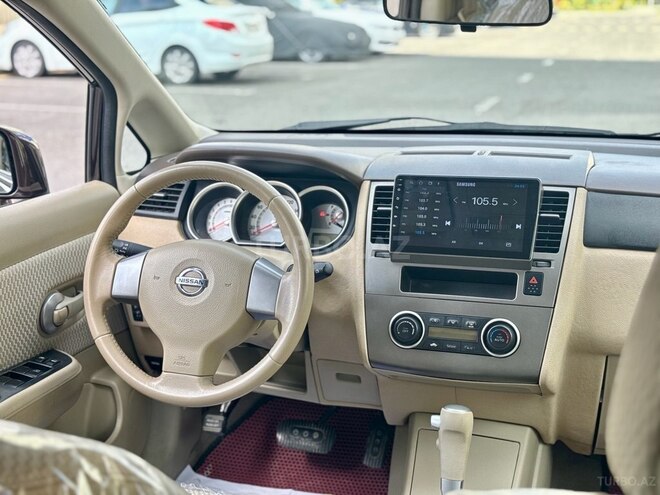 Nissan Tiida-16