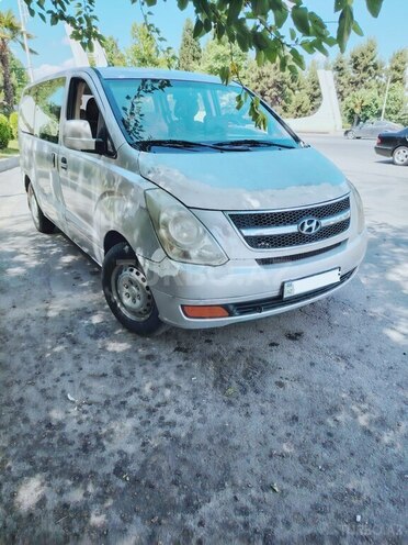 Hyundai H-1-2