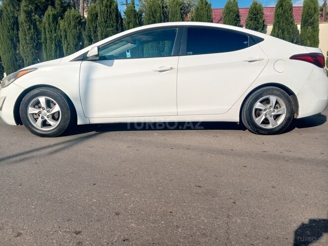 Hyundai Elantra-9