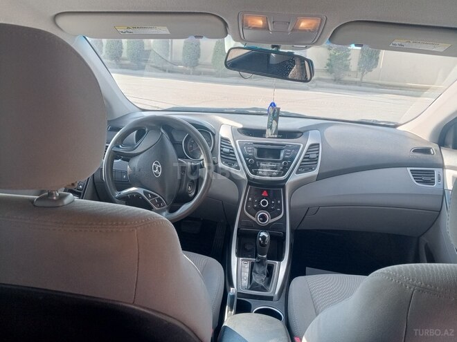 Hyundai Elantra-3
