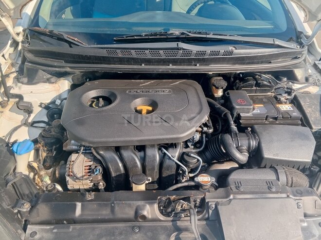 Hyundai Elantra-7
