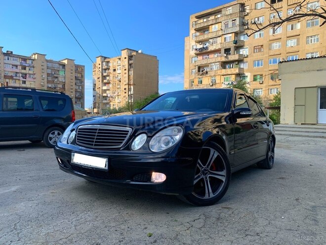 Mercedes E 240-1