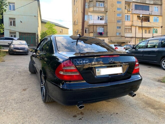 Mercedes E 240-4