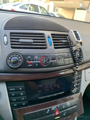 Mercedes E 240-13