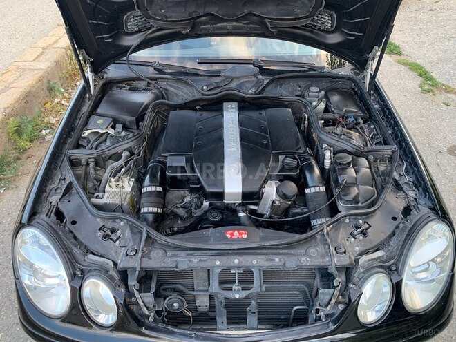 Mercedes E 240-11