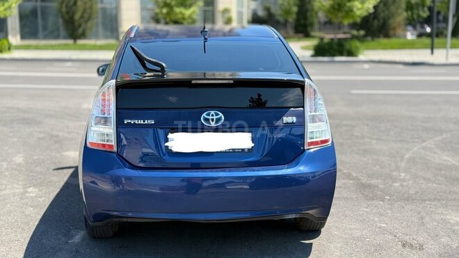 Toyota Prius-12