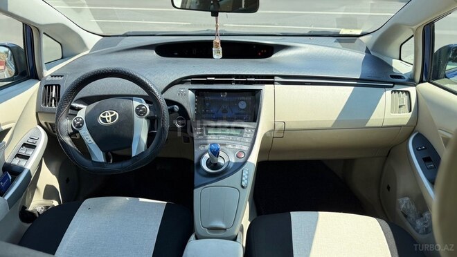 Toyota Prius-15