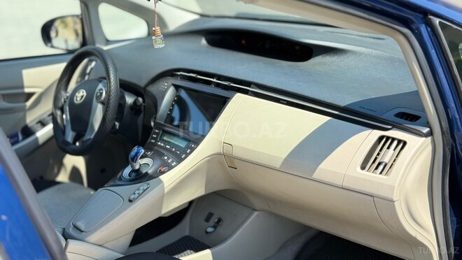 Toyota Prius-13