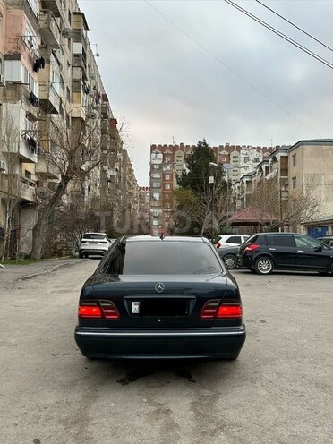 Mercedes E 320-2