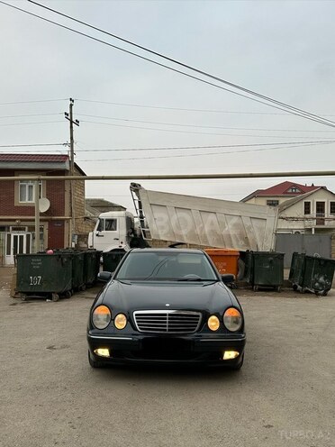Mercedes E 320-1