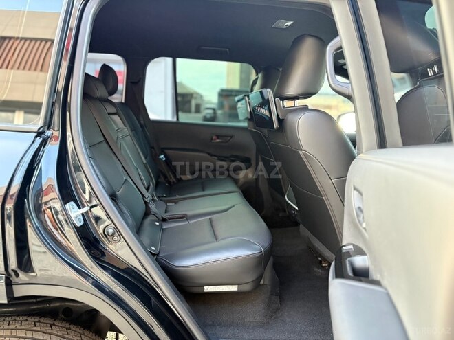 Toyota Land Cruiser-10
