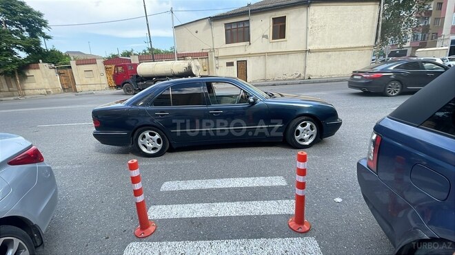 Mercedes E 320-6