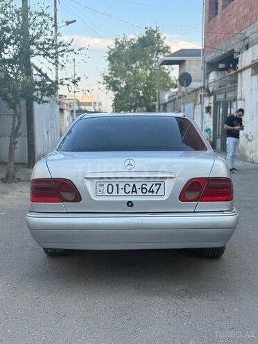 Mercedes E 300-2