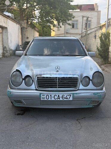 Mercedes E 300-1