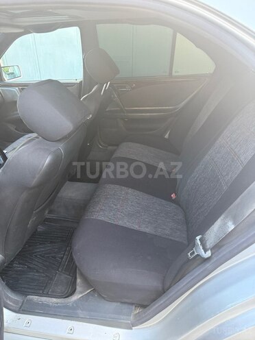 Mercedes E 300-6