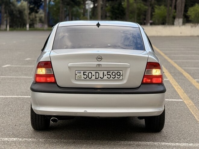 Opel Vectra-10