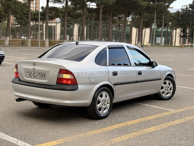 Opel Vectra-4