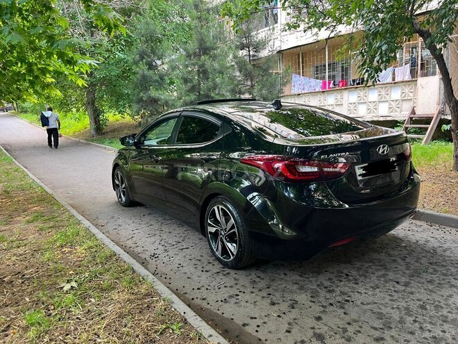 Hyundai Elantra-9