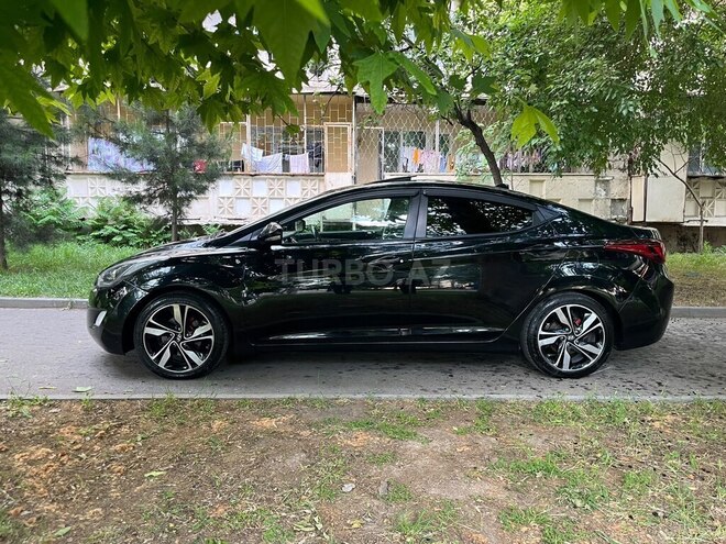 Hyundai Elantra-13