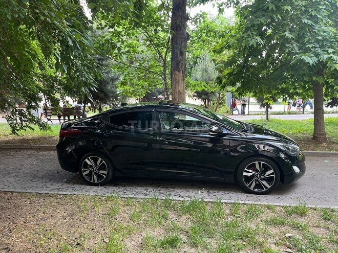 Hyundai Elantra-12