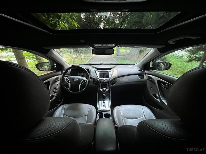 Hyundai Elantra-14