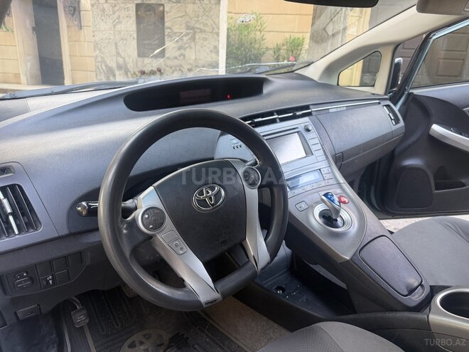 Toyota Prius-11