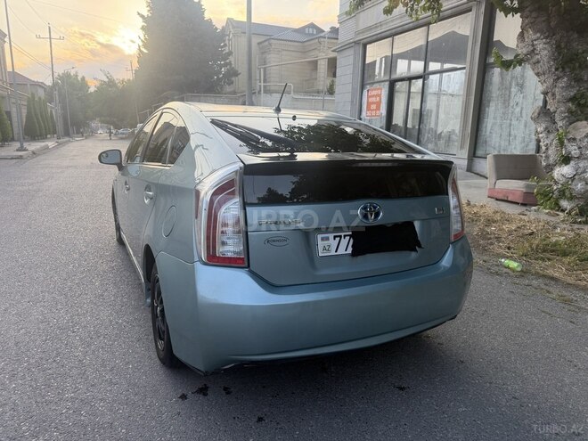 Toyota Prius-4