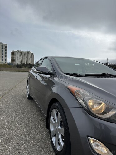 Hyundai Elantra-5