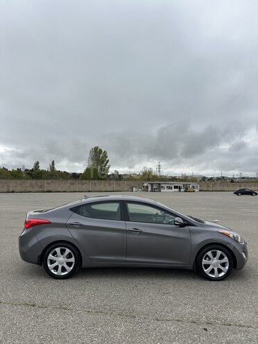 Hyundai Elantra-3