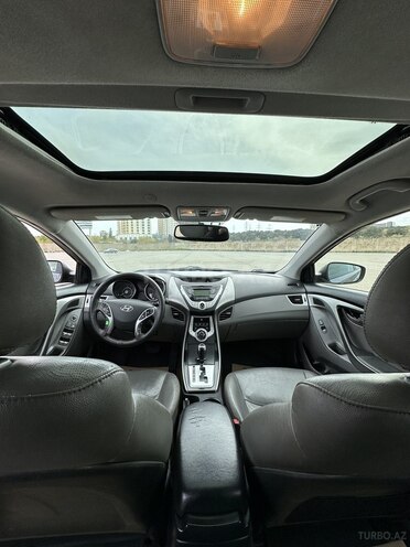 Hyundai Elantra-8