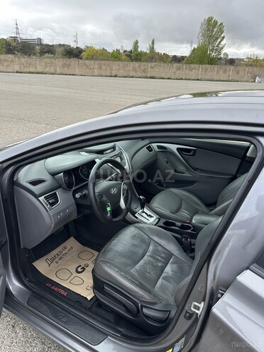 Hyundai Elantra-10