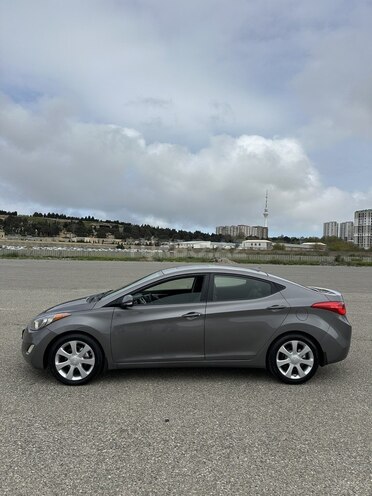 Hyundai Elantra-2