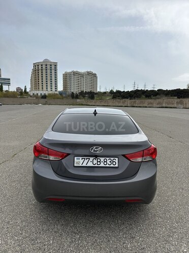Hyundai Elantra-6