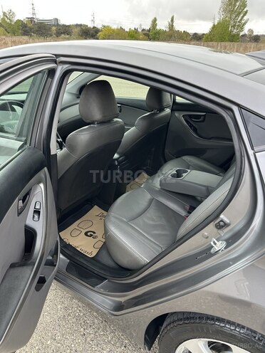 Hyundai Elantra-9