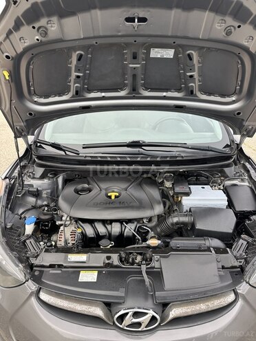 Hyundai Elantra-11